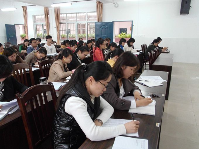 我校开展监考老师培训活动 柳州市壶西实验中学